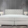 Voorkant van Boxspring Luxury Nice in slaapkamer
