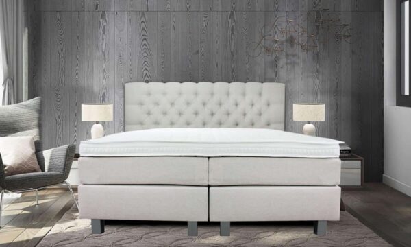 Voorkant van Boxspring Luxury Nice in slaapkamer